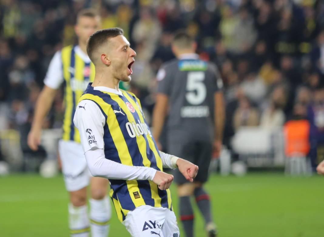 Fenerbahçe Fatih Karagümrük maçından çok özel fotoğraflar: Geri dönüş coşkusu tribünlere böyle yansıdı 67